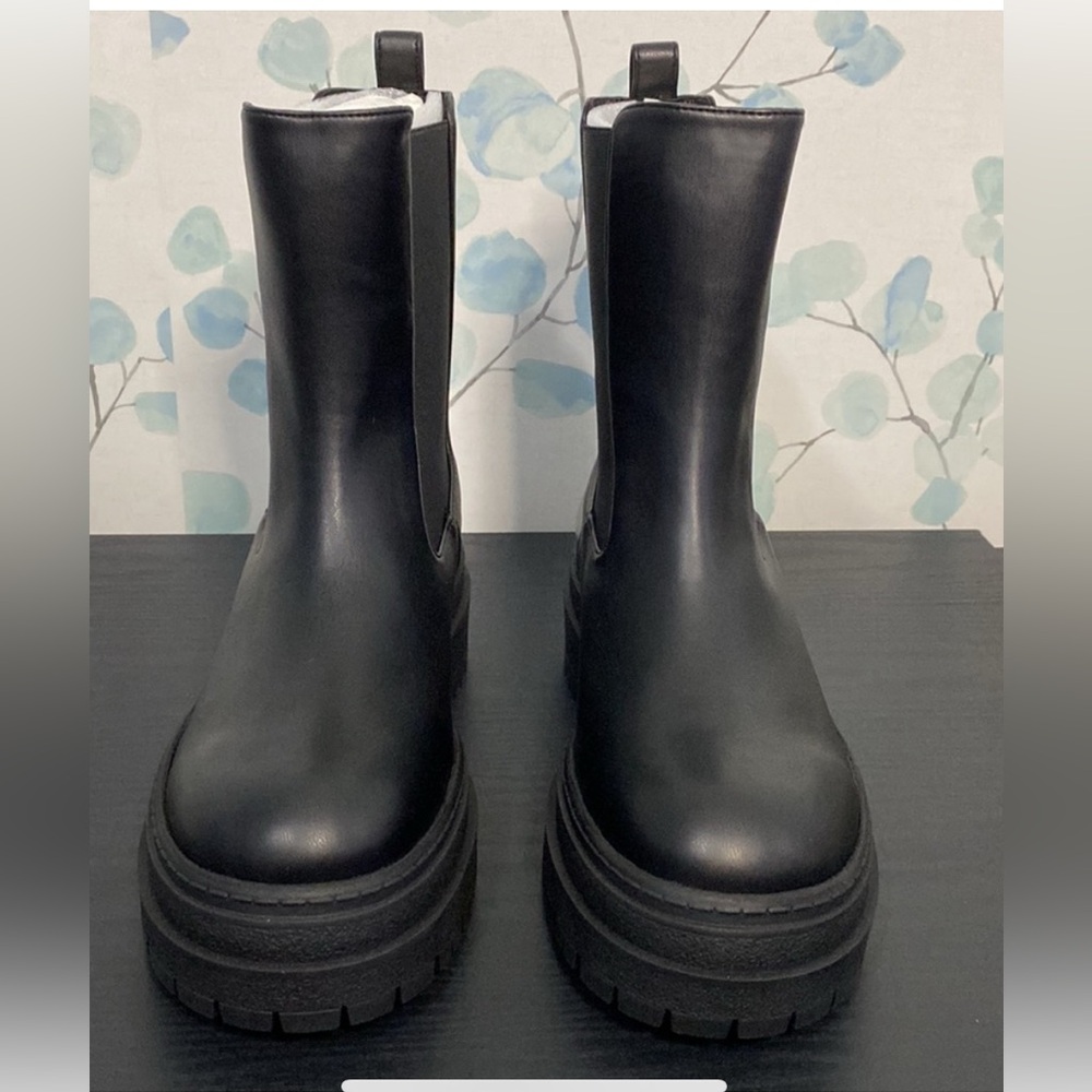 New Good American Black Leather Pull On Platform Chelsea Boots Size 8